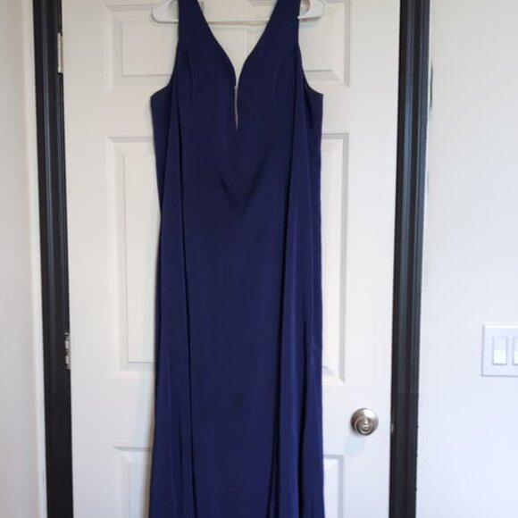Formal dress - Picture 2 of 2